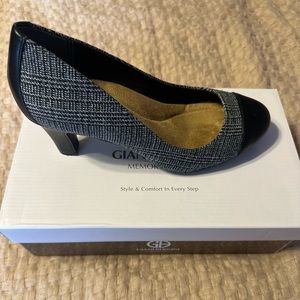 Women’s pump size 8.5